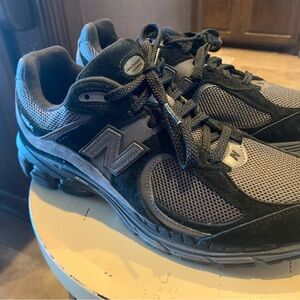 New Balance Men's Black and Gray Athletic Sneakers